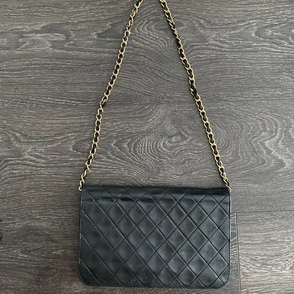 AUTHENTIC VINTAGE CHANEL FULL FLAP QUILTED CROSSBODY BAG - Picture 4 of 11
